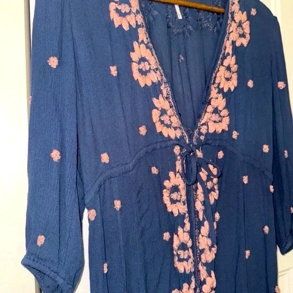 Free People Embroidered Fable Blue & Pink 🌸 Midi Dress size XS - Picture 4 of 4